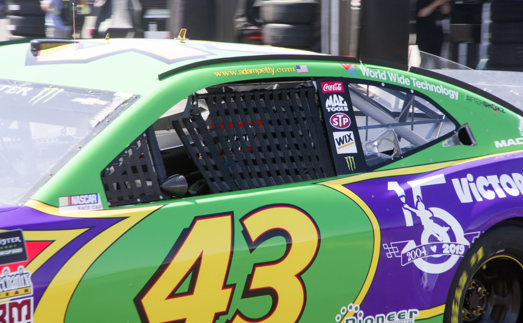 Friday at the Bojangles' Southern 500